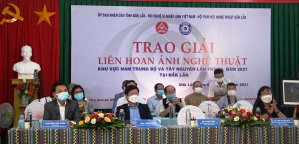 Trao giải Liên hoan Ảnh nghệ thuật khu vực Nam Trung bộ - Tây Nguyên lần thứ 26