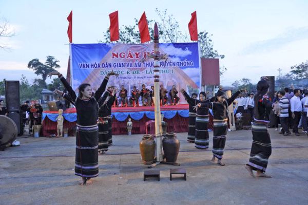 Ngày hội văn hóa dân gian và ẩm thực truyền thống của đồng bào dân tộc Êđê tại huyện Cư M’gar
