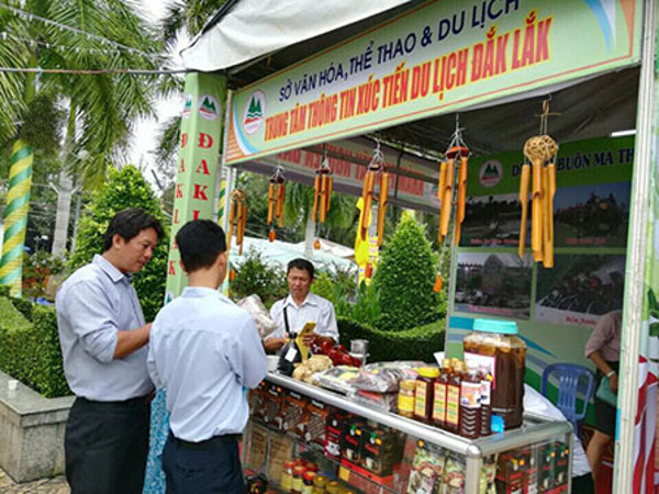 Gian hàng Đắk Lắk tham gia Hội chợ -triển lãm du lịch và liên hoan ẩm thực Sóc Trăng