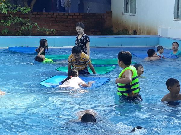 Đẩy mạnh triển khai chương trình bơi an toàn phòng, chống đuối nước  trẻ em năm 2019