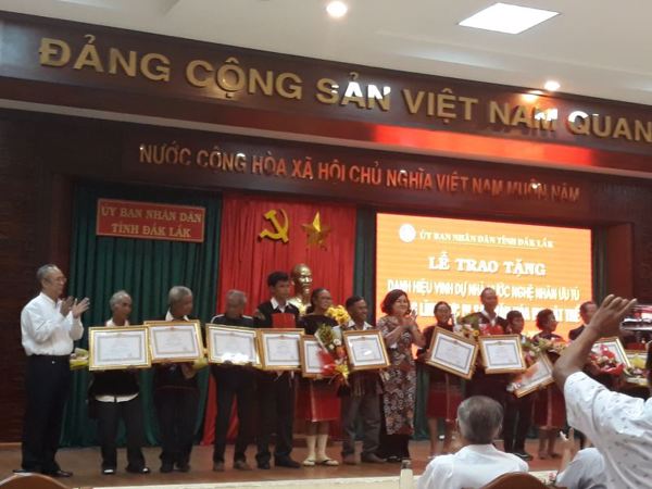 Bộ Văn hóa, thể thao và Du lịch ban hành Quyết định về Kế hoạch xét tặng danh hiệu “Nghệ nhân nhân dân”, “Nghệ nhân ưu tú” trong lĩnh vực di sản văn hóa phi vật thể lần thứ Ba - năm 2021