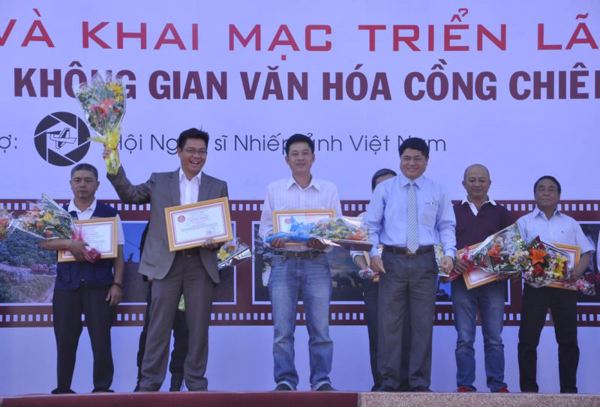 Trao giải và Triển lãm Cuộc thi Ảnh nghệ thuật “Cà phê Buôn Ma Thuột và Không gian Văn hóa Cồng chiêng Tây Nguyên”