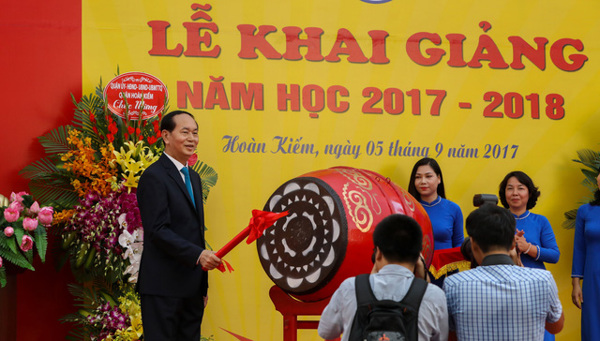 Chủ tịch nước Trần Đại Quang đánh trống khai giảng tại ngôi trường 100 tuổi