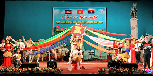Giao lưu nghệ thuật “Bài ca hữu nghị” Campuchia – Lào – Việt Nam