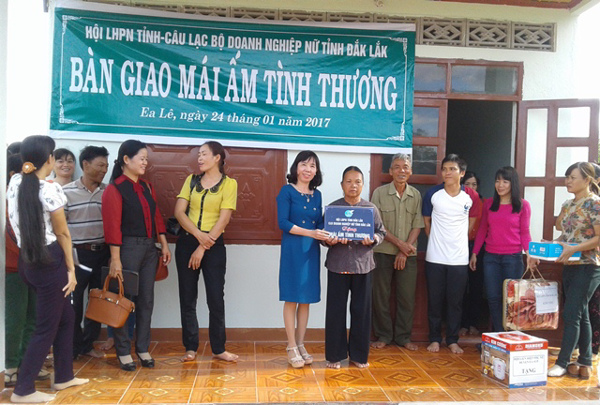 Hội Liên hiệp Phụ nữ tỉnh Đắk Lắk: 10 năm thực hiện Cuộc vận động xây dựng “Mái ấm tình thương” cho hội viên, phụ nữ nghèo.
