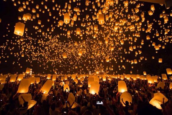 Lung linh Lễ hội thả đèn trời Yi Peng ở Thái-lan