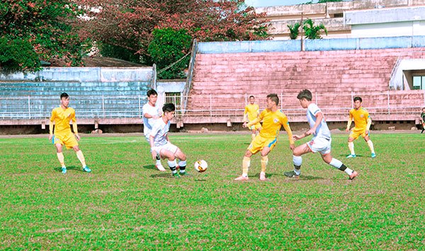 Thi đấu giao hữu giữa Câu lạc bộ Bóng đá Đắk Lắk và đội tuyển U18 Hàn Quốc.