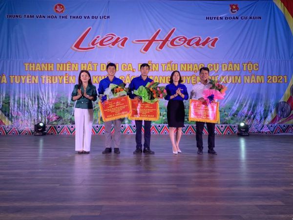 Liên hoan Thanh niên hát dân ca, diễn tấu nhạc cụ dân tộc và tuyên truyền ca khúc cách mạng huyện Cư Kuin năm 2021