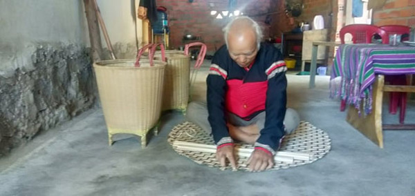 Gìn giữ nghề đan lát truyền thống của đồng bào Êđê