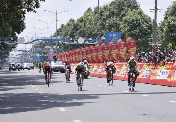 Chặng 10, Giải đua xe đạp HTV 2020: Tay đua Trần Tuấn Kiệt cán đích đầu tiên