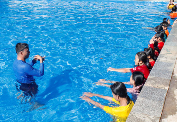 Phổ cập bơi cho trẻ em khó khăn: Cần được nhân rộng