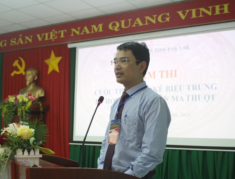 Ông Đặng Gia Duẩn  - Phó Giám đốc Sở Văn hóa, Thể thao và Du lịch, Phó Trưởng Ban Tổ chức Cuộc thi phát biểu khai mạc buổi chấm thi