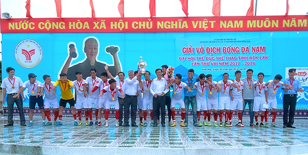 Đội bóng huyện Krông Bông đã xuất sắc đoạt cúp Vô địch