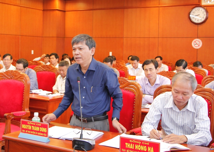Bí thư Huyện ủy Krông Pắc Nguyễn Thành Dũng tham gia đóng góp ý kiến tại hội nghị