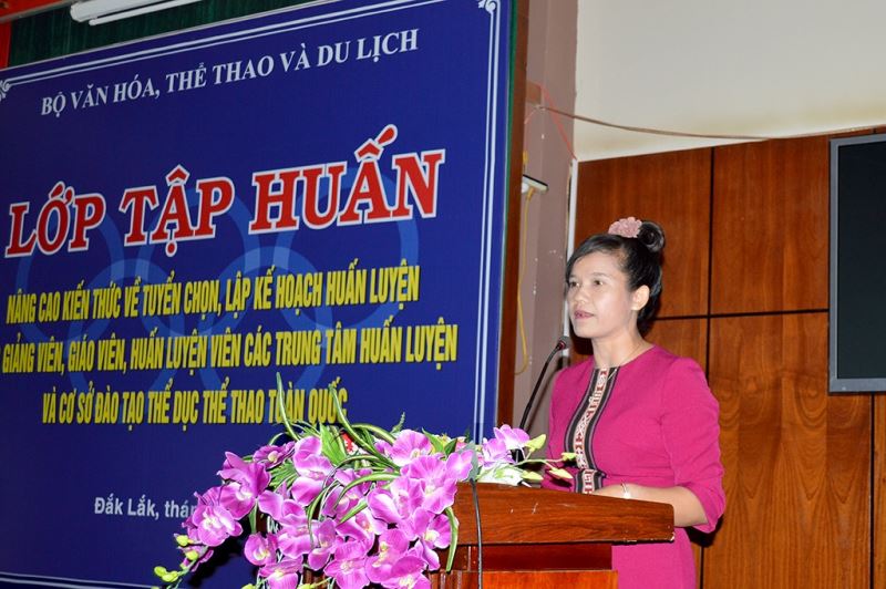 Bà H’Lim Niê – Giám đốc Sở Văn hóa, Thể thao và Du lịch Đắk Lắk phát biểu bế mạc