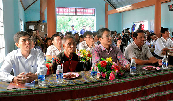 Các đại biểu tham dự Lễ khai giảng.