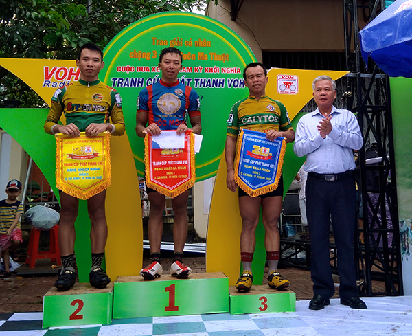 Bna tổ chức trao thưởng cho các tay đua xuất sắc chặng Đắk Nông - Buôn Ma Thuột