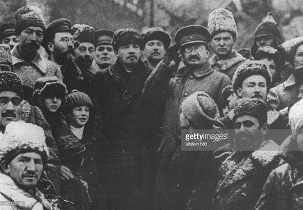 Lênin và những người đồng chí trong cuộc Cách mạng Tháng Mười. Ảnh: Getty Images