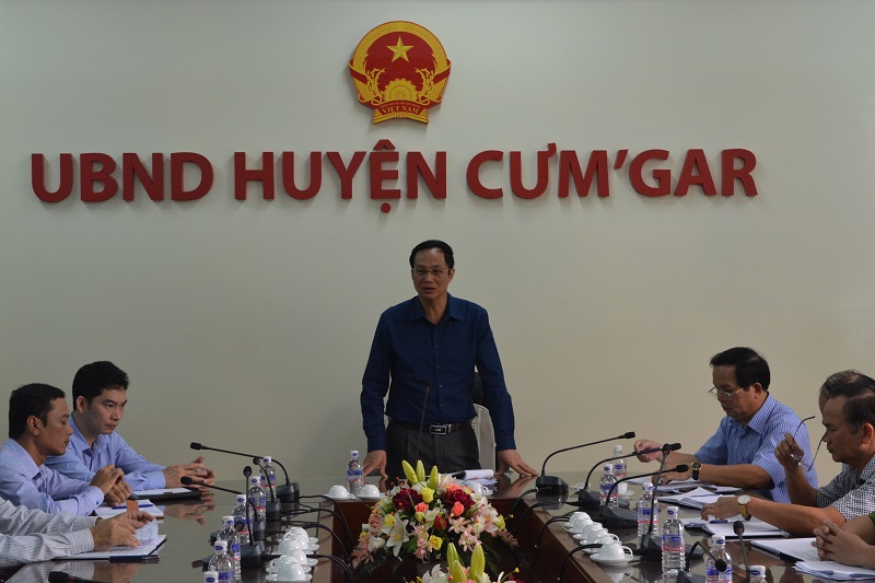 Đại tá Bùi Quang Chi – Phó cục trưởng Cục Xây dựng phong trào toàn dân bảo vệ an ninh Tổ quốc (Bộ Công an) phát biểu tại buổi làm việc với huyện Cư M’gar.