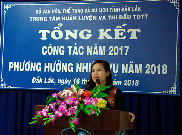 Giám đốc Sở VHTT&DL H' Lim Niê phát biểu tại lễ tổng kết