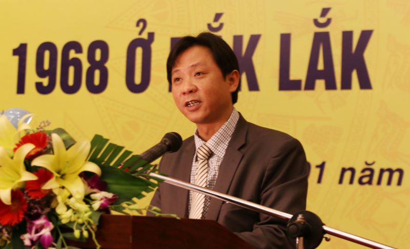 Phó Giáo sư, Tiến sĩ Nguyễn Ngọc Hà, Viện trưởng Viện Lịch sử Đảng - Học viện Chính trị Quốc gia Hồ Chí Minh trình bày báo cáo đề dẫn hội thảo.