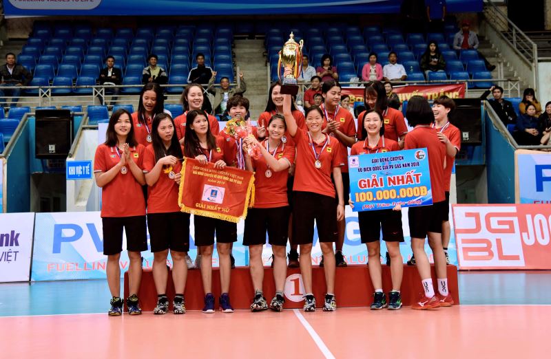 Niềm vui vô địch của các cầu thủ đội bóng chuyền nữ VTV Bình Điền Long An