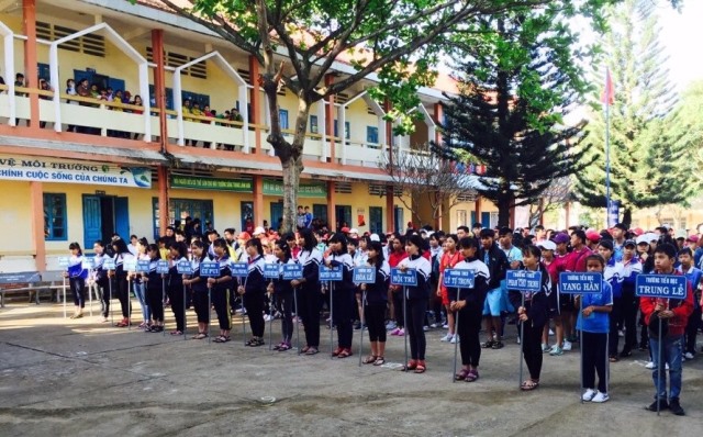 Đông đảo học sinh của huyện Krông Bông tham dự Lễ khai mạc Hội khỏe Phù Đổng lần thứ 14.