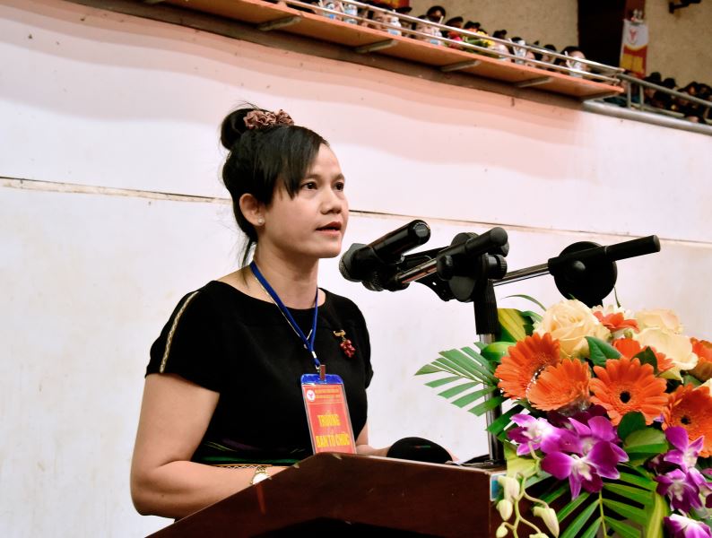Bà H’Lim Niê, Giám đốc Sở VHTT&DL, Phó trưởng Ban chỉ đạo đại hội - Trưởng Ban tổ chức đại hội phát biểu khai mạc