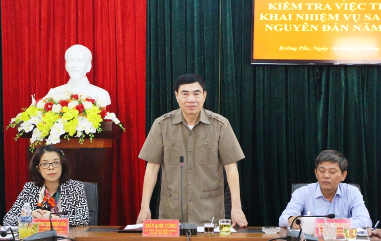 Phó Bí thư Tỉnh ủy Trần Quốc Cường phát biểu chỉ đạo tại buổi làm việc.