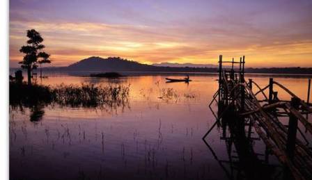 Các sản phẩm du lịch: Ngắm bình minh Hồ Lắk...