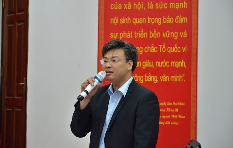 Ông Lê Quang Anh - Quyền Trưởng ban Ban Quản lý Làng Văn hóa - Du lịch các dân tộc Việt Nam phát biểu ý kiến tại Hội nghị.