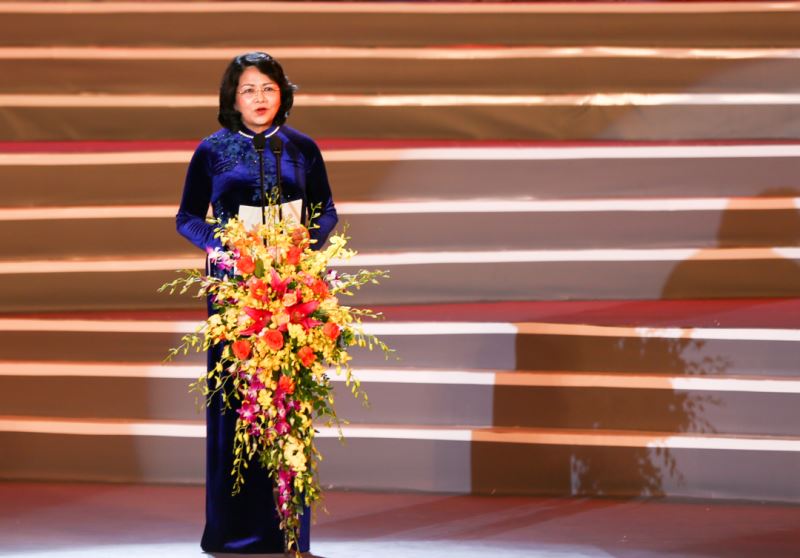 Phó Chủ tịch nước Đặng Thị Ngọc Thịnh phát biểu tại Đêm hội. Ảnh: Nam Nguyễn
