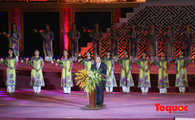 Phát biểu tại buổi lễ khai mạc, ông Nguyễn Văn Cao - Chủ tịch UBND tỉnh Thừa Thiên - Huế cho biết Festival Huế 2018 là sự kế thừa và phát huy những giá trị của 9 kỳ Festival diễn ra trước đó...