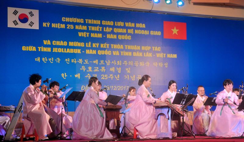 Giao luu văn hóa kỷ niệm 25 năm Ngày thiết lập quan hệ ngoại giao giữa Việt Nam và Hàn Quốc (ảnh minh họa)