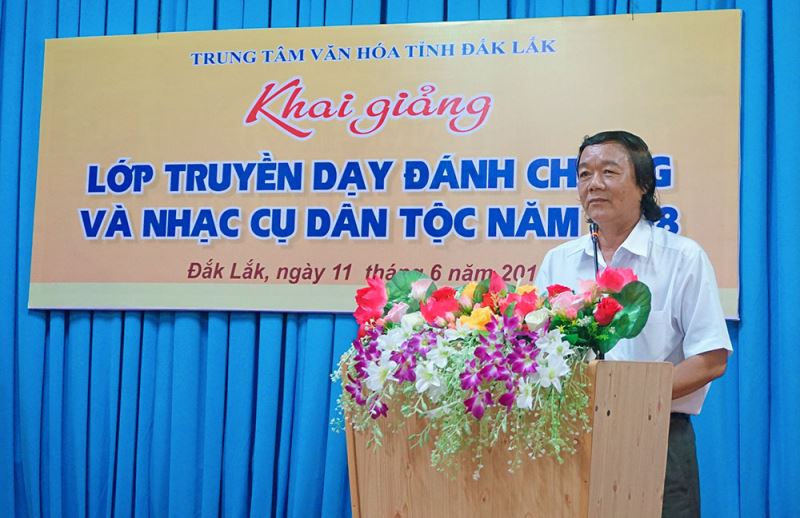Ông Bùi Văn Khối, Giám đốc Trung tâm văn hóa khai giảng lớp truyền dạy