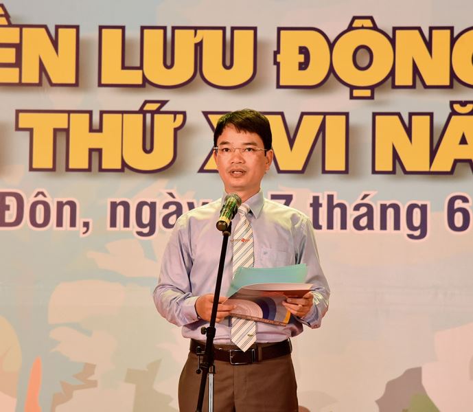 Ông Đặng Gia Duẩn, Phó Giám đốc Sở VHTTDL - Trưởng Ban tổ chức Liên hoan phát biểu khai mạc 