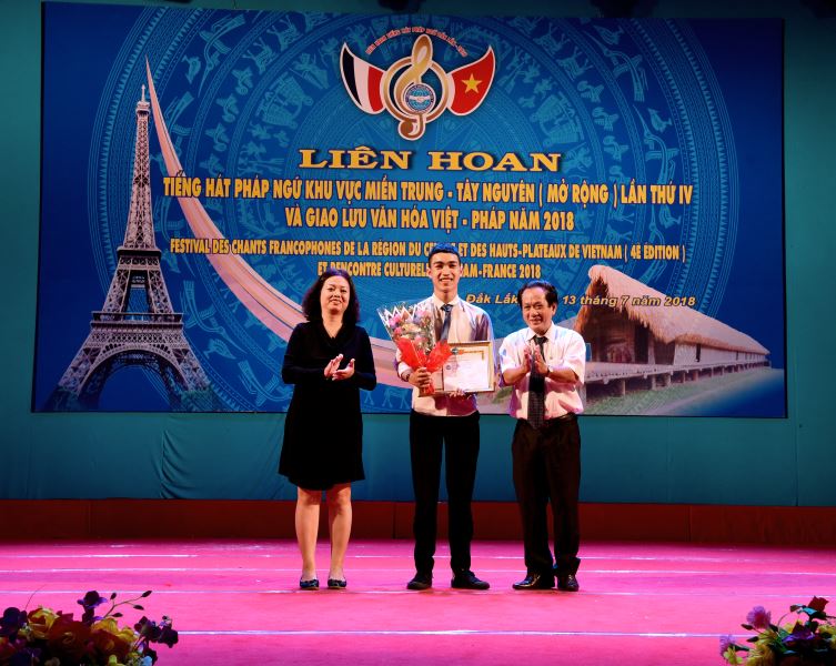 Ban Tổ chức trao giải Nhất cho đơn vị Đắk Lắk