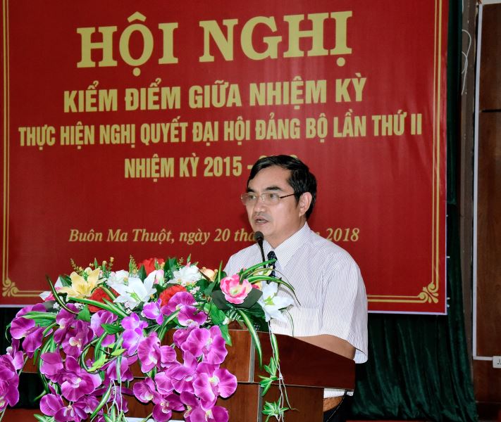 Đồng chí Trần Quang Tân, Phó Bí thư Đảng ủy khối Các cơ quan tỉnh phát biểu chỉ đạo hội nghị