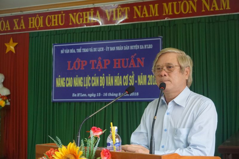  Ông Trần Văn Phụng, Trưởng phòng QLVH (Sở VHTTDL) khai mạc lớp tập huấn