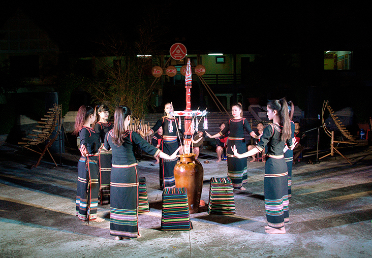Chương trình biểu diễn Văn hóa Cồng chiêng phục vụ Nhân dân địa phương và du khách