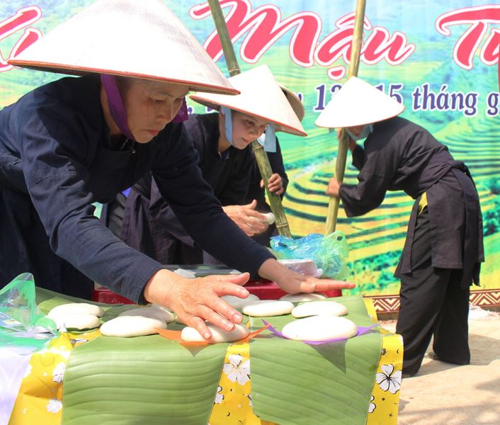 Làm bánh dày đòi hỏi sự kỳ công.