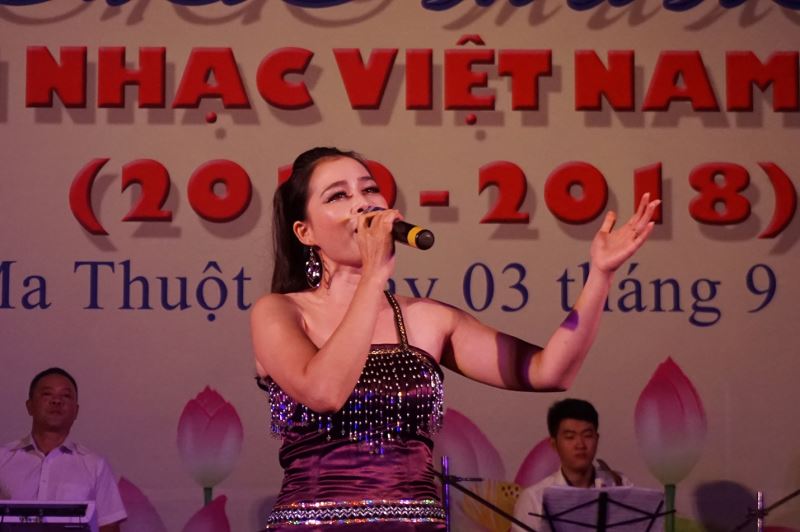 Ca sĩ Thanh Nga với ca khúc "Hương cà phê Ban Mê"