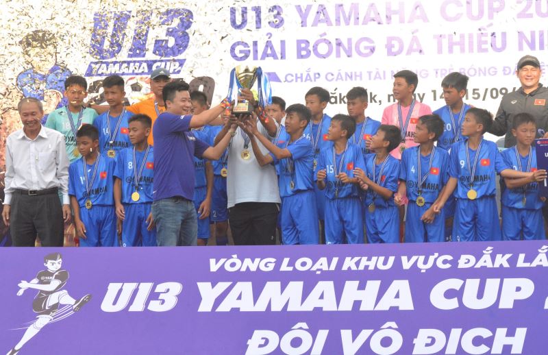 Các cầu thủ U13 Trường Năng khiếu thể dục thể thao tỉnh đoạt chức Vô địch tại vòng loại được tổ chức tại Đắk Lắk. (Ảnh minh họa)