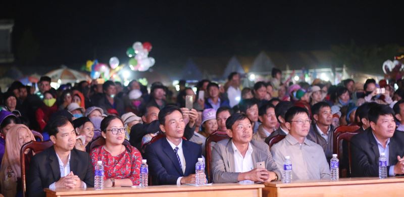Các đại biểu tham dự đêm khai mạc Lễ hội.
