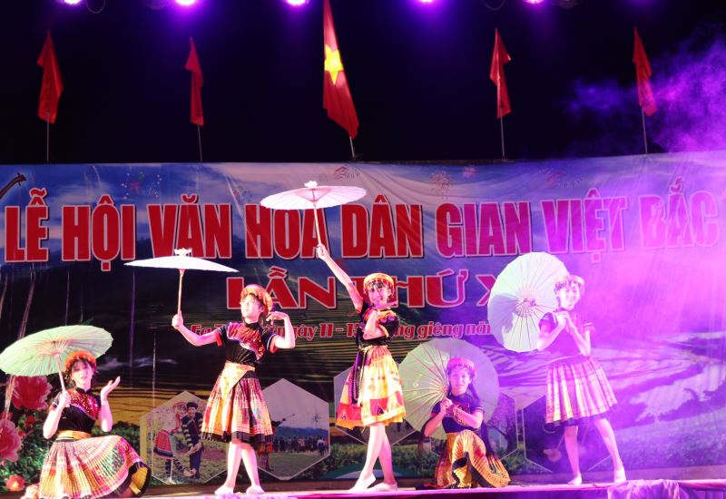 Tiết mục múa Mèo do đơn vị Trường THCS Hoàng Văn Thụ thể hiện.