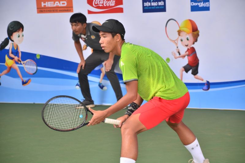 Tay vợt Tất Thái Nguyên trong trận chung kết đơn nam U.18.