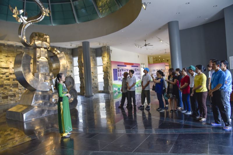 Đoàn công tác của Sở Văn hóa, Thể thao và Du lịch Đắk Lắk tham quan, khảo sát tại Bảo tàng Côn Đảo