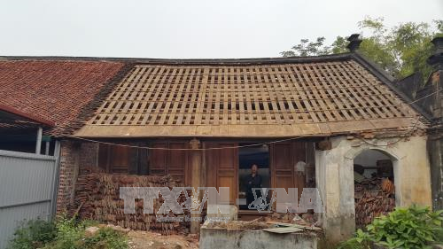 Việc phá dỡ ngôi nhà cổ nằm trong danh mục bảo vệ làm "nóng" lên vấn đề bảo tồn làng cổ Đường Lâm (Hà Nội). Ảnh: Đinh Thị Thuận.