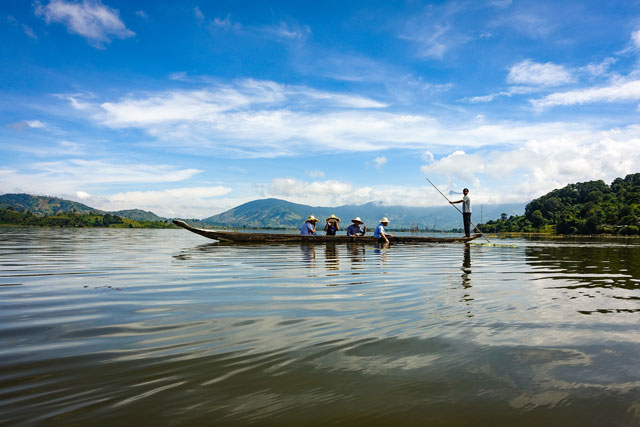 Theo truyền thuyết, hồ Lắk được tạo ra bởi anh hùng lắk liêng người dân tộc M’Nông. Ảnh: VNPhoto. 
