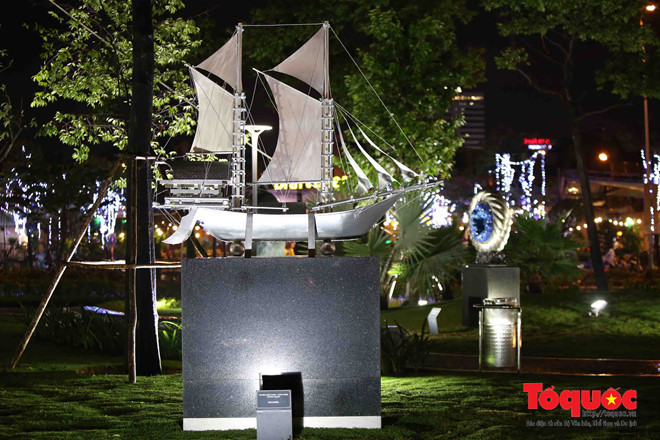 Tượng "Thuyền buồm Pinisi" - Indonesia tại Công viên.